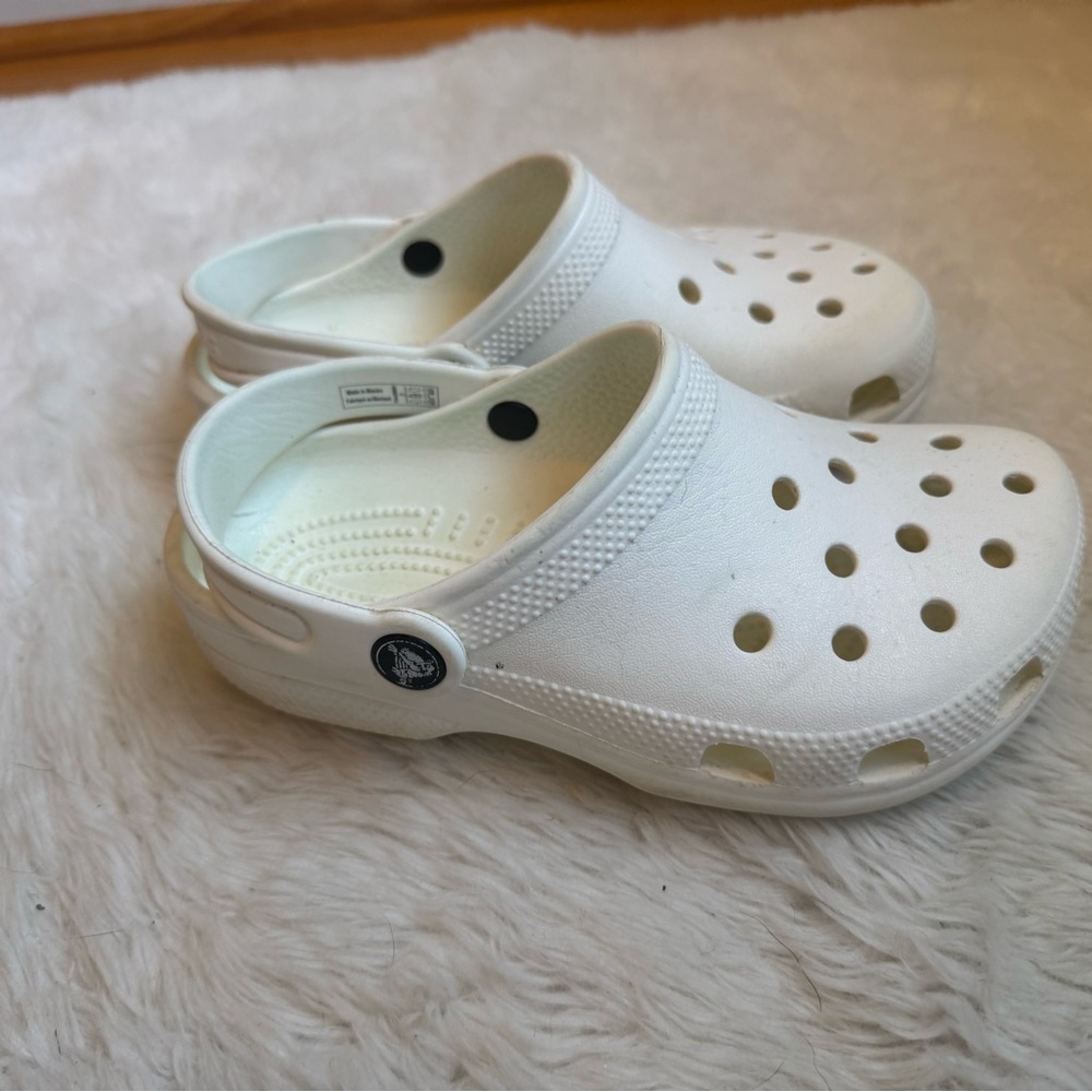 Kids White Crocs - Picture 4 of 6